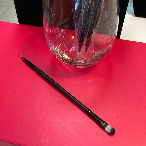 BUNDLE of #7 MAKEUP BRUSHES. #7/$25. Assorted select by name and number. - Picture 16 of 16